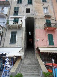 Portovenere - The tunnel from seafront to the main street<br>
	  3240x4320, 1.51 MB