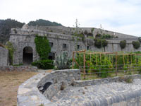 Portovenere, El Castillo Doria - La vista en el interior del castillo<br>
	  4320x3240, 1.72 MB