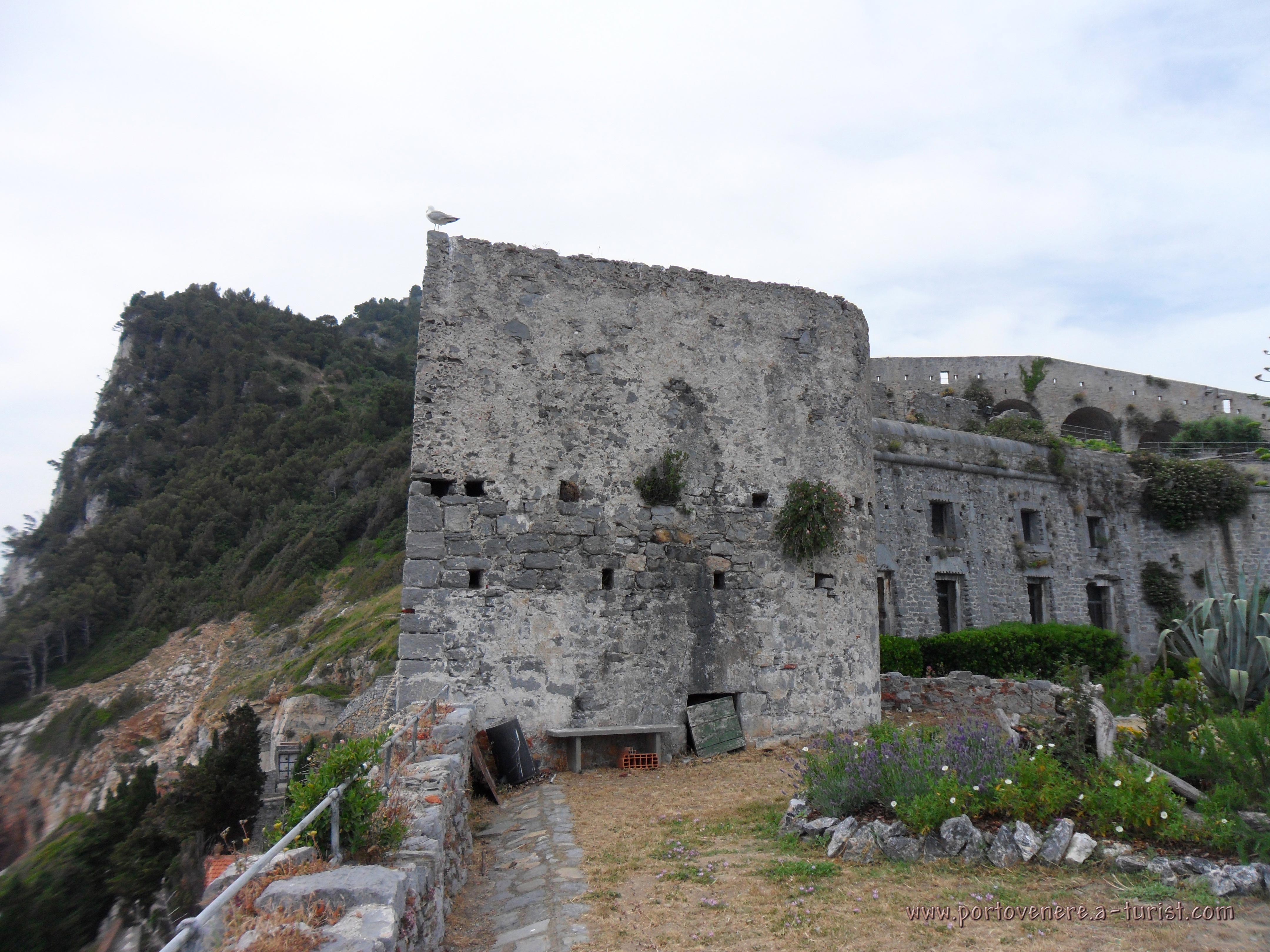 Portovenere, Zamek Doriów - Widok wewnątrz zamku<br>4320x3240, 1,61 MB