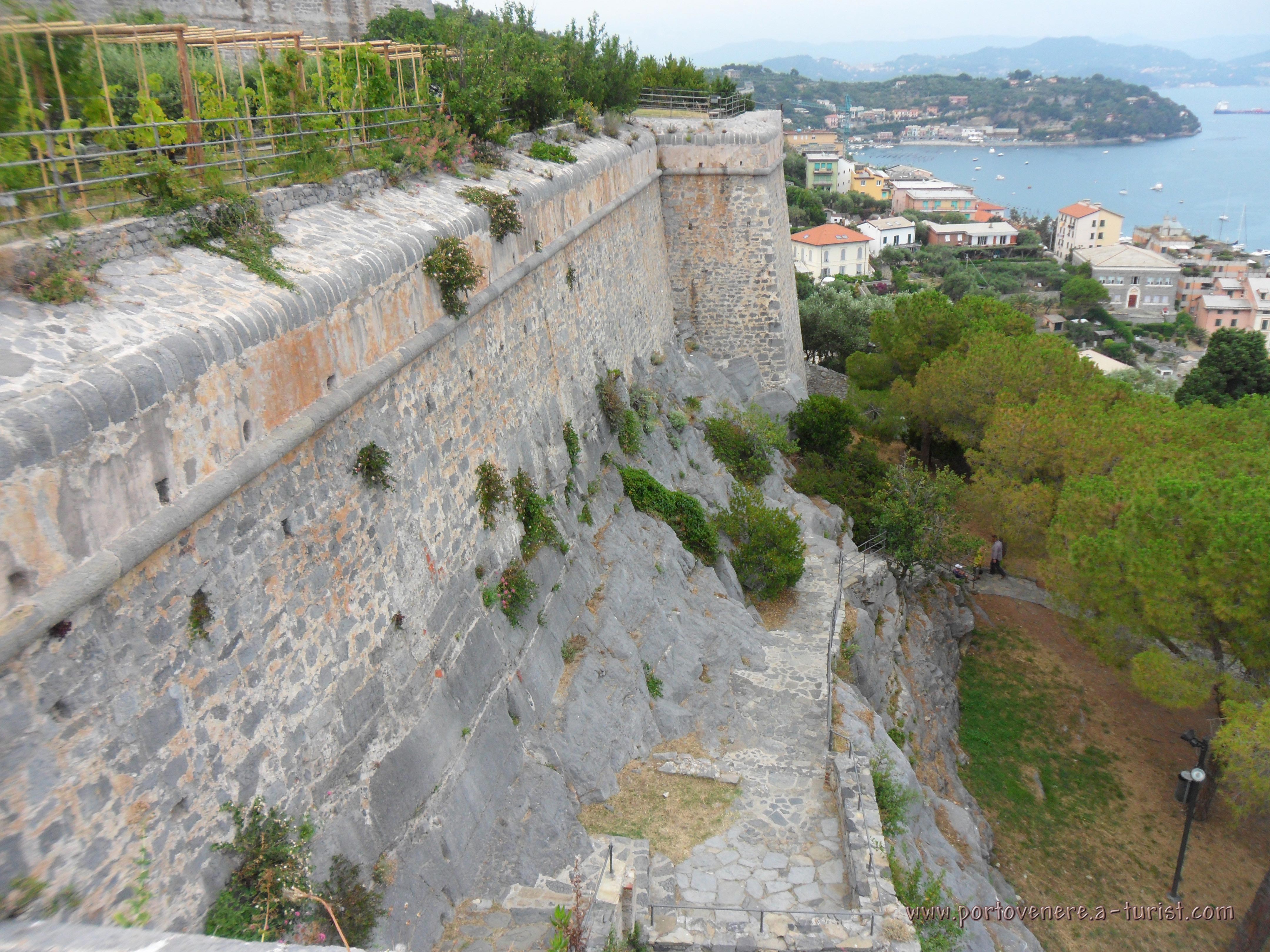 Portovenere, El Castillo Doria - La vista panorámica<br>4320x3240, 1.99 MB